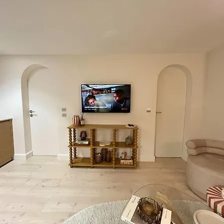 Sсаn Q,r-с0de - Fully Renovated Appartamento